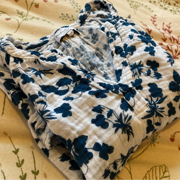 Michael Stars blue & white floral blouse • gauzy 100% cotton • size XS • NWOT 😍 - Picture 3 of 10